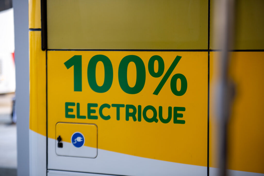 Text on Dakar BRT bus describes bus as '100% electrique' 
